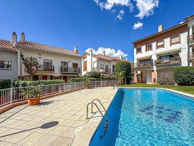 Casa adosada en alquiler en Sant Pere de Ribes, de 161 m² 5 habitaciones por 2.100