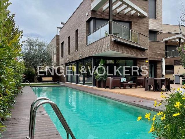 Casa adosada en alquiler en Sant Quirze del Vallès, de 469 m² 5 habitaciones por 4.500