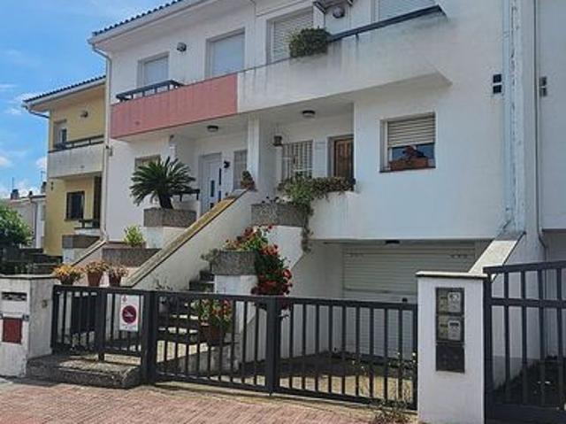 Casa adosada en alquiler en Santa Perpètua de Mogoda, de 90 m² 4 habitaciones por 1.330