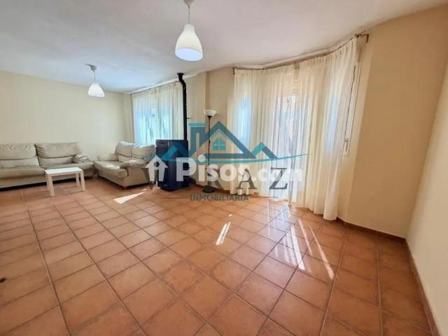 Casa adosada en alquiler en Segurilla