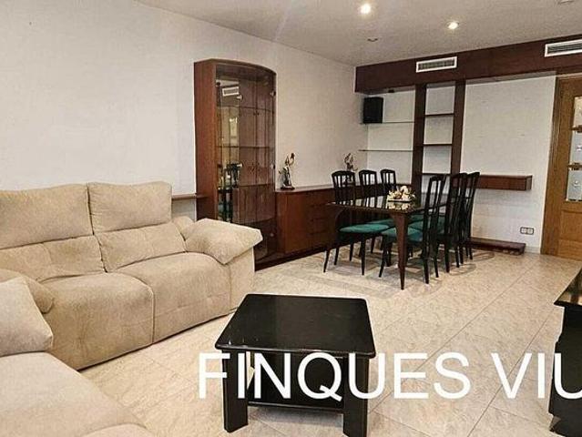 Casa adosada en alquiler en Terrassa, de 126 m² 4 habitaciones por 1.500