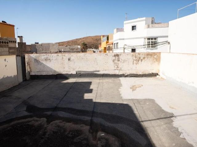 Casa Adosada en El Carrizal, Telde ¡Oportunidad de Inversión!