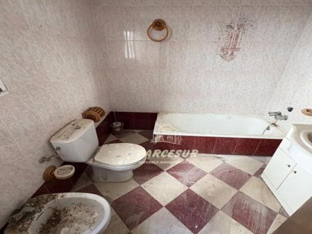 Casa Adosada en El Higuerón, Córdoba Oportunidad para Reformar a €83.200