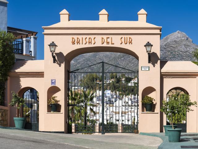 CASA ADOSADA EN MARBELLA