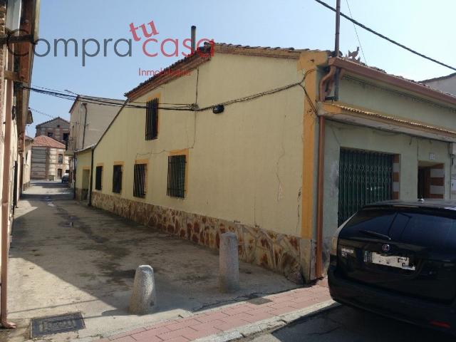 Casa adosada en Nava de la Asuncion