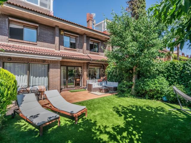 Casa Adosada en Pozuelo de Alarcón, Madrid 5 Habitaciones