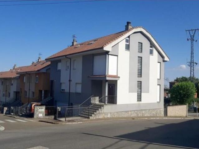 CASA ADOSADA EN POBLADURA DEL BERNESGA