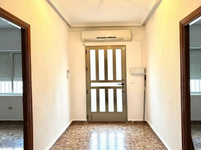 ? Casa adosada en planta baja con patio, terraza y chimenea en Alquerías