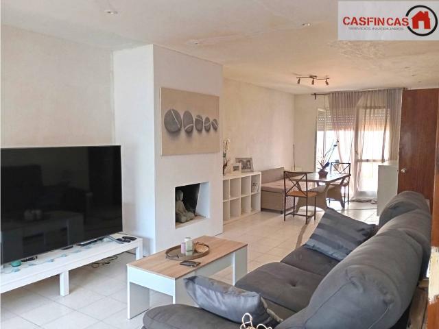 CASA ADOSADA EN TERCERA LÍNEA DE PLAYA, 4 HAB + 3 BAÑOS + PATIO + GARAJE PRIVADO CUNIT