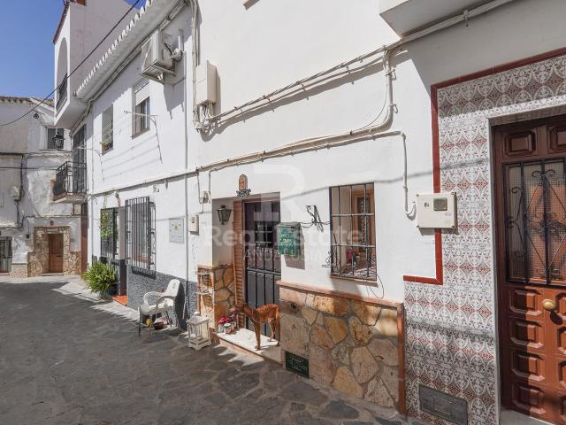 Casa Adosada en una Ubicación Central en Venta en Canillas d. 113m² Canillas de Aceituno