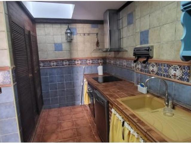 CASA ADOSADA EN URB. CIUDAD JARDIN CON DORMITORIO EN PLANTA BAJA