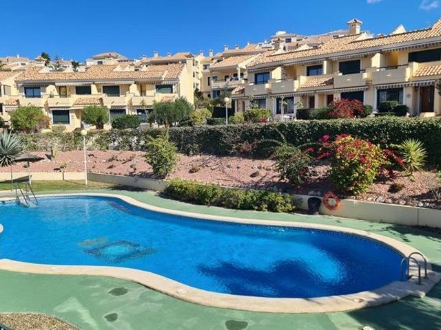 Casa adosada en venta. CAMPOAMOR R 5