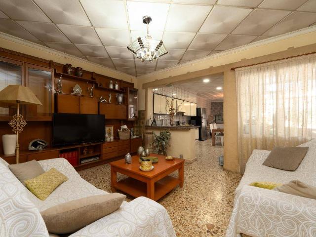 Casa adosada en Venta en Cox