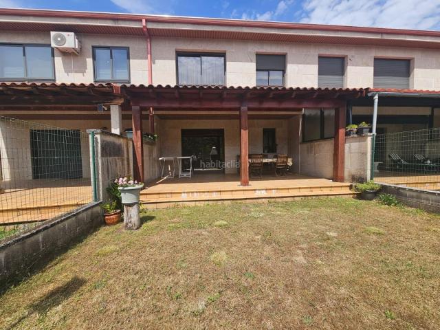 Casa adosada en venta en Coles. SE VENDE CHALET ADOSADO EN CAMBEO. Casas adosadas.