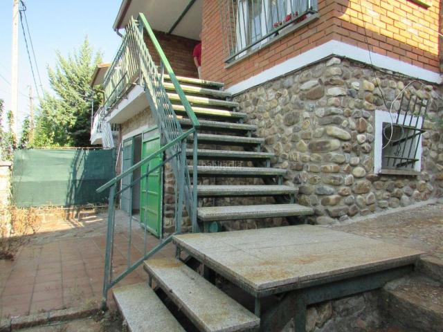 Casa adosada en venta en Collado Mediano. CHALET PAREADO A REFORMAR CON PRECIOSAS VISTAS JUNTO AL PARQUE NATURAL. Casas adosadas Collado.