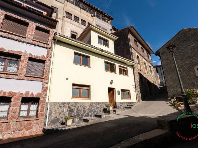 Casa adosada en Venta en Colunga