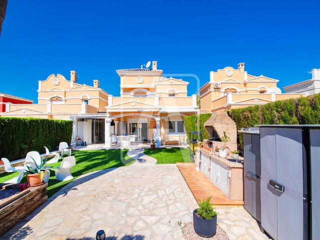 Casa adosada en Venta en Cometa