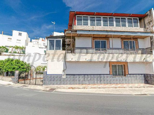 Casa adosada en Venta en Cómpeta