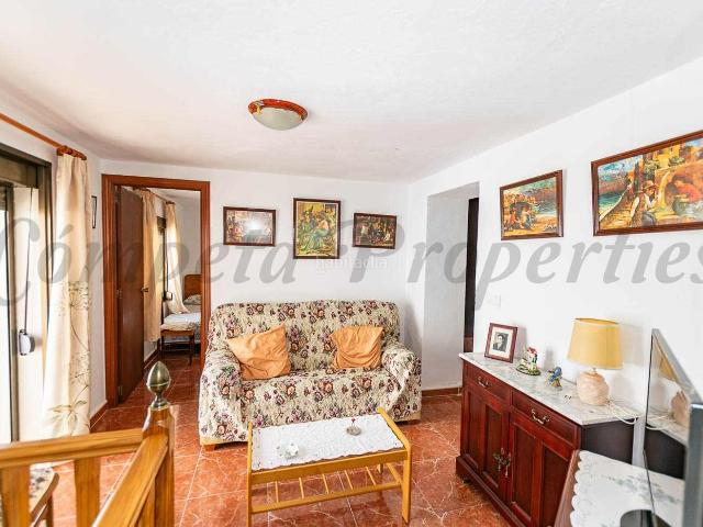 Casa adosada en venta en Cómpeta. Amplia casa de pueblo en Cómpeta. Casas adosadas.