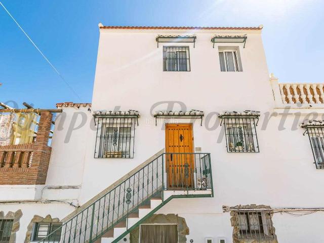 Casa adosada en venta en Cómpeta. Casa con terraza en Cómpeta. Casas adosadas.