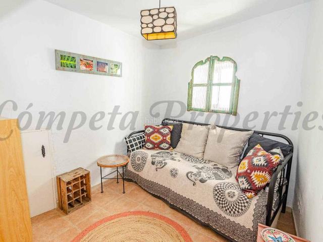 Casa adosada en venta en Cómpeta. Encantadora casa de pueblo tradicional en el centro de Cómpeta. Casas adosadas.