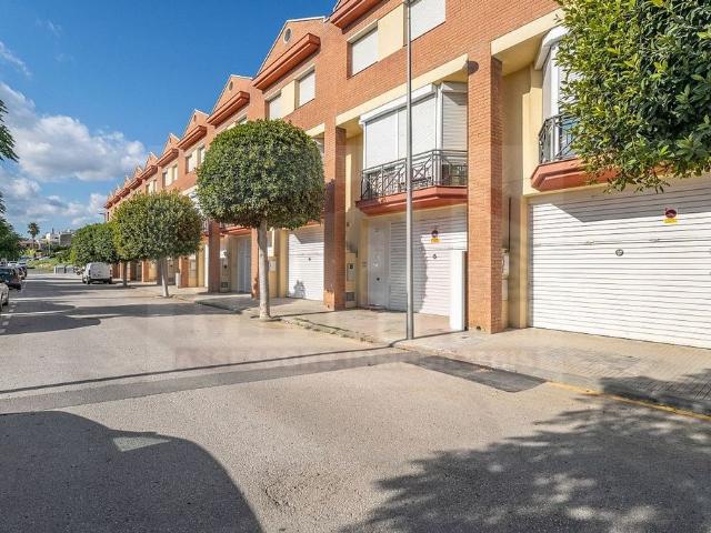 Casa adosada en venta en Constantí, de 155 m² 4 habitaciones por 285.000