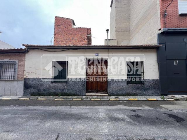 Casa adosada en Venta en Consuegra