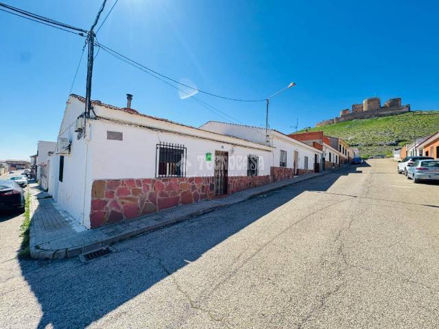 Casa adosada en Venta en Consuegra