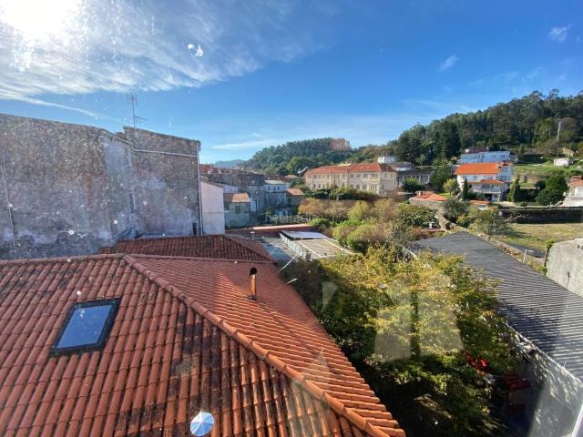 Casa adosada en venta en Corcubión. Vivienda de piedra con encanto para rehabilitar en el corazón histórico de Corcubión. Casas adosadas.