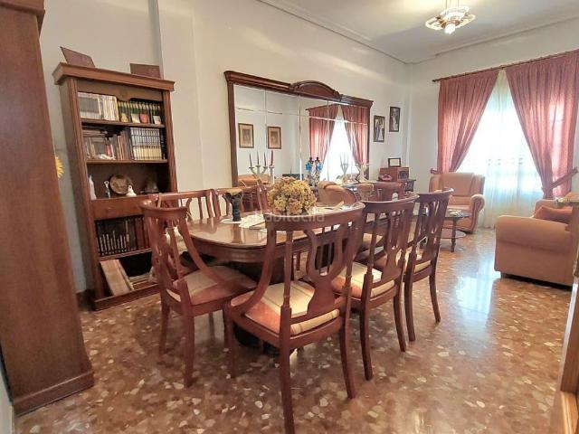 Casa adosada en venta en Córdoba, Villarrubia. Casa Adosada con Gran Patio y Porche Acristalado Lista para Entrar a Vivir. Casas adosadas.