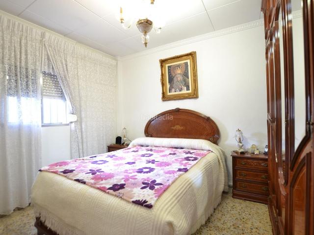 Casa adosada en venta en Córdoba, Villarrubia. Espacio, comodidad y doble salón el hogar perfecto para tu familia. Casas adosadas.
