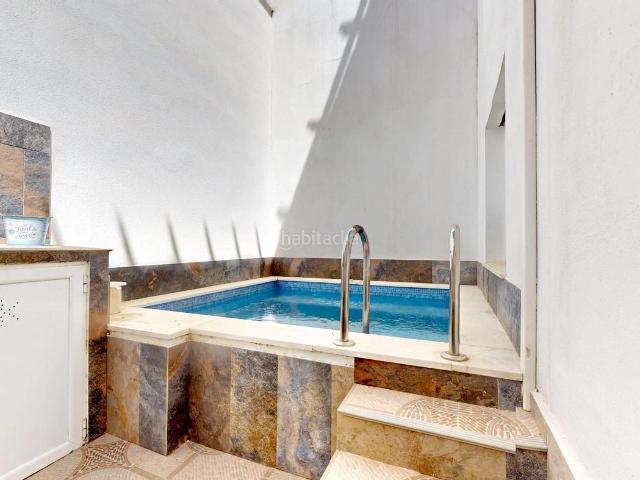 Casa adosada en venta en Córdoba, Ciudad Jardín Zoco. ADOSADA CON GARAJE Y PLACAS SOLARES CERCA DE ZONA ZOCO !. Casas adosadas.