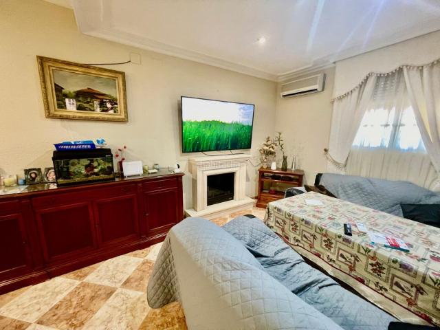 Casa adosada en venta en Córdoba, El Higuerón. Casas adosadas.