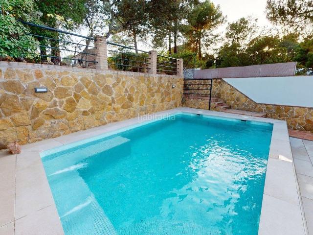 Casa adosada en venta en Córdoba, Las Jaras. Chalet adosado con piscina privada de agua salada y gran salón social independiente en Las Jaras, Córdoba. Casas adosadas.