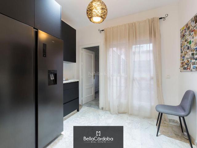 Casa adosada en venta en Córdoba, Poniente Norte Miralbaida Parque Azahara. VIVIENDA CON SEIS DORMITORIOS. ALMACENAMIENTO EN TODA LA VIVIENDA. AMPLIO PATIO Y TERRAZA. Casas adosadas.