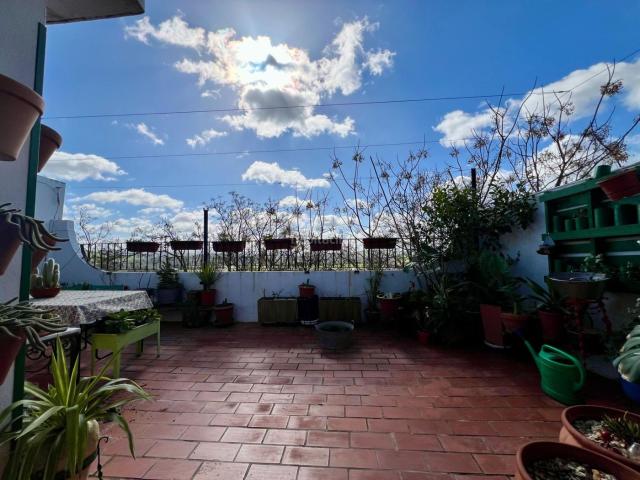 Casa adosada en venta en Córdoba, Santa Cruz. CASA ADOSADA Y REFORMADA EN SANTA CRUZ !. Casas adosadas.