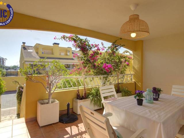 Casa adosada en Venta en Corinto Almarda