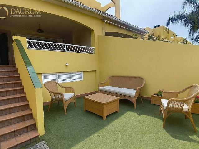 Casa adosada en Venta en Corinto Almarda