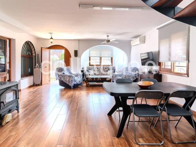 Casa adosada en Venta en Corinto Almarda