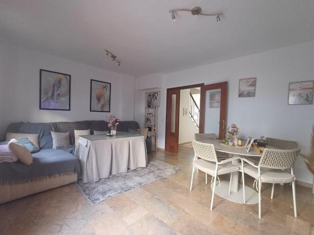 CASA ADOSADA EN VENTA EN CORIA DEL RIO