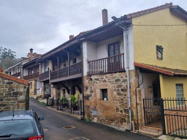 Casa adosada en venta en Corrales de Buelna Los. Auténtica Casa Montañesa en Coo Tradición, Piedra y Vistas al Río. Casas adosadas Corrales de Buelna.