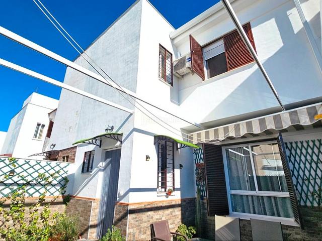 Casa adosada en venta en Cortegana. Casa adosada con patios y lista para entrar. Casas adosadas.