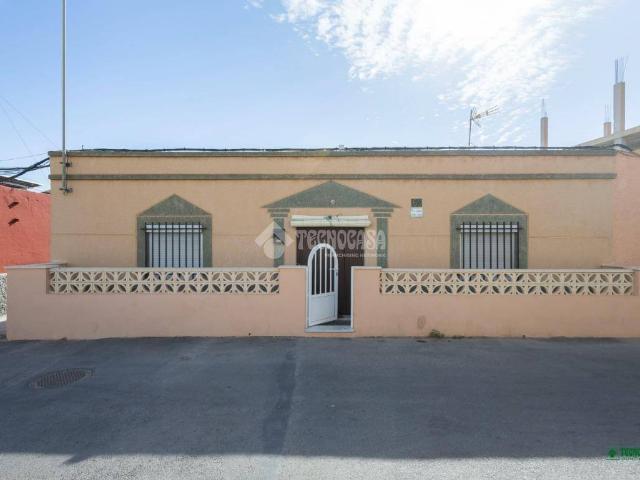 Casa adosada en Venta en Costacabana Loma Cabrera