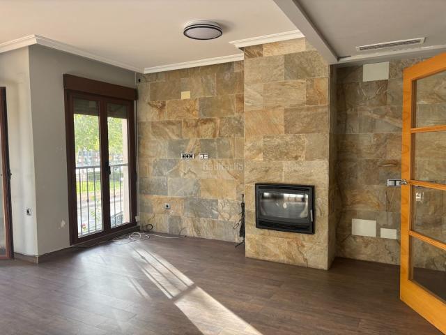 Casa adosada en venta en Catral. Vive como siempre has querido: bungalow exclusivo reformado con garaje doble. Casas adosadas.