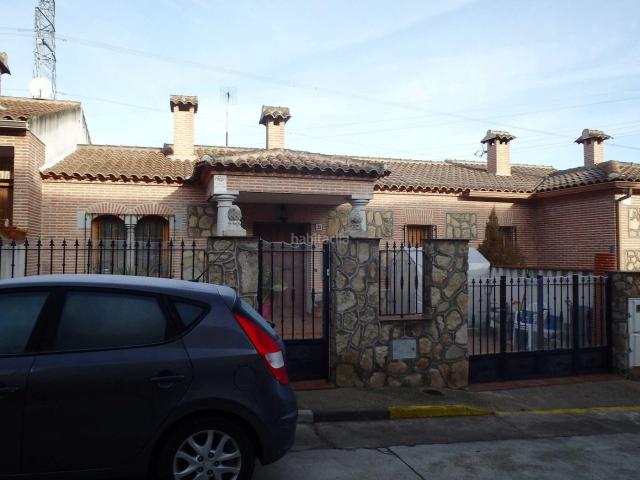 Casa adosada en venta en Cazalegas. Venta de Vivienda Unifamiliar en Cazalegas, Toledo. Activo inmobiliario Sin Posesión, No se puede Visitar, Ni Financiar. Casas adosadas.