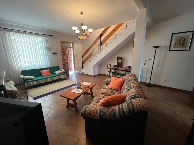 Casa adosada en Venta en Cazalegas