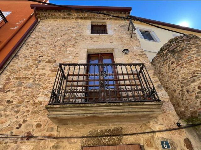 Casa adosada en venta en Cabanes. Casa con patio en Cabanes Girona. Casas adosadas.