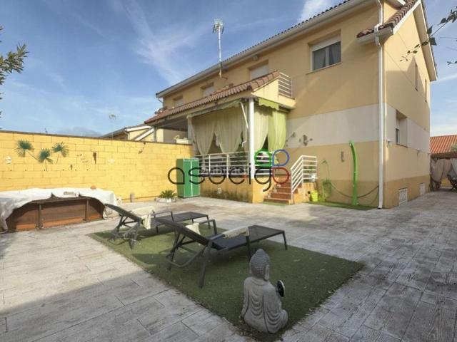 Casa adosada en venta en Cabanillas del Campo. Unifamiliar pareado en Campo de Golf Cabanillas. Casas adosadas Cabanillas del.