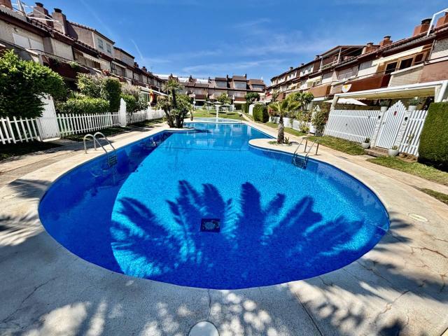 Casa adosada en venta en Cabo de la Huerta