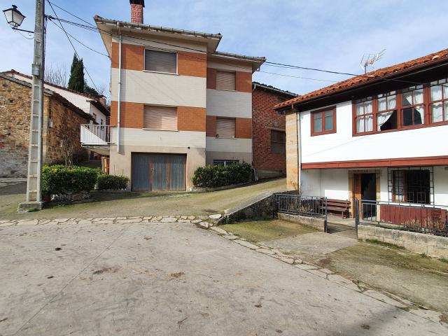 Casa adosada en Venta en Cabrales